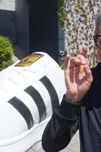 The World According to Jeff Goldblum – S01E01 – Sneakers