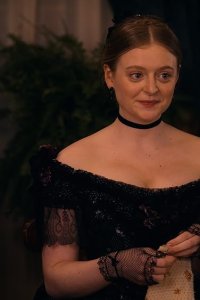 Dickinson – S03E03 – The Soul has Bandaged moments