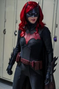 Batwoman – S01E10 – How Queer Everything Is Today!