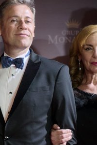 Monarca – S01E05 – Centennial