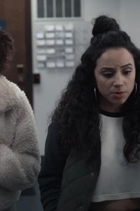 Trinkets – S02E01 – Supernova