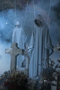 Los Espookys – S02E01 – Los Espiritus en el Cementerio (The Spirits in the Cemetery)