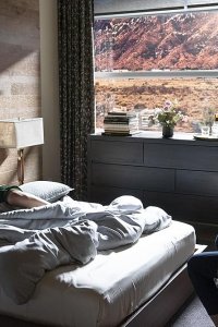 Chambers – S01E07 – Trauma Bonding
