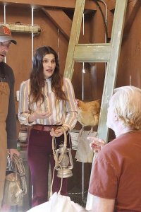 Bless This Mess – S02E18 – The Table