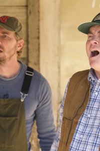 Bless This Mess – S02E19 – Tornado Season: Part One