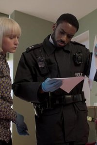 Queens of Mystery – S01E04 – Death by Vinyl: Final Chapter
