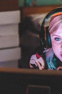 Dead Pixels – S01E06 – Hive-Mother
