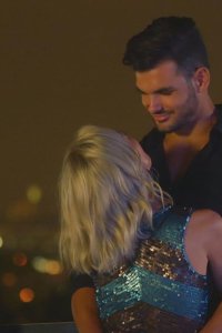 Selling Sunset – S01E02 – Can’t Have Your Cake and Eat It Too