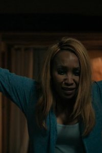 Shadow – S01E07 – There’s Something in the House