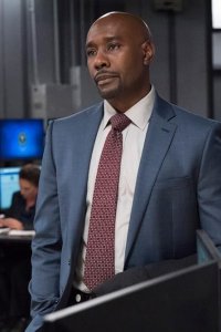 The Enemy Within – S01E03 – The Ambassador’s Wife