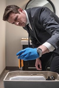 Hudson & Rex – S01E10 – Art of Darkness