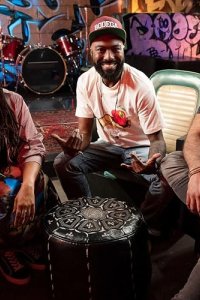 Desus & Mero – S01E17 – Hold That