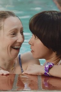 PEN15 – S02E01 – Pool