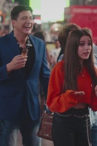 The Other Two – S01E03 – Chase Gets a Girlfriend