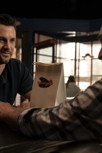 Roswell, New Mexico – S04E01 – Steal My Sunshine