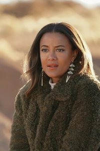 Roswell, New Mexico – S04E10 – Down in a Hole