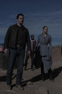 Roswell, New Mexico – S04E12 – Two Sparrows in a Hurricane