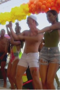 Lindsay Lohan’s Beach Club – S01E08 – Do the Lilo
