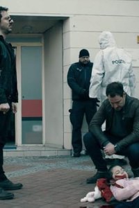 Dogs of Berlin – S01E06 – Abseits