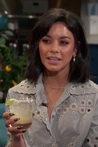 Busy Tonight – S2018E02 – Vanessa Hudgens