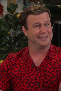 Busy Tonight – S2018E11 – Taran Killam