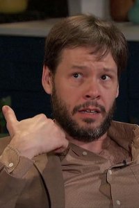 Busy Tonight – S2018E14 – Ike Barinholtz