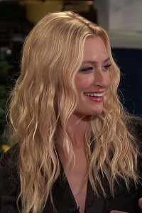 Busy Tonight – S2018E16 – Beth Behrs