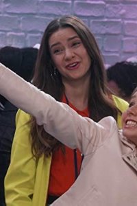 Coop and Cami Ask the World – S02E04 – Would You Wrather Get a Selfie?