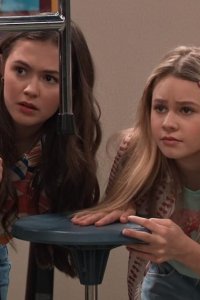Coop and Cami Ask the World – S02E26 – Would You Wrather Have a Pig in a Cowboy Hat?