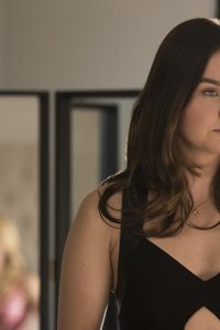 Light as a Feather – S01E01 – …Stiff as a Board