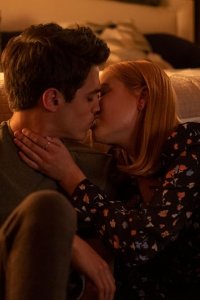 Light as a Feather – S02E06 – …Pale as Death