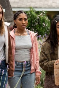 Light as a Feather – S02E08 – …White as a Ghost