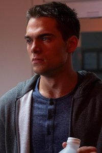 Light as a Feather – S02E11 – …Clear as Mud