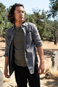 Light as a Feather – S02E15 – …Quiet as a Tomb