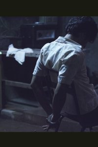 Un extraño enemigo – S01E02 – Estudiantes