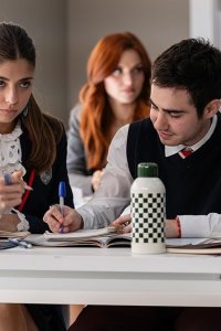 Elite – S08E07 – Como hermanos
