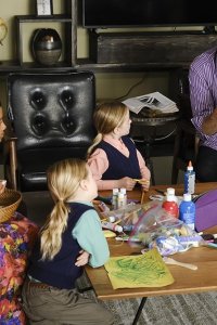 Single Parents – S01E21 – Joust!