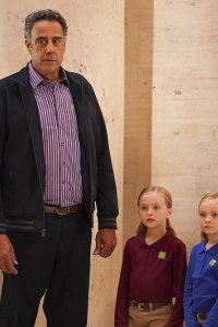 Single Parents – S02E02 – Graham Fought the Bones and the Bones Won