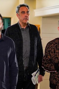 Single Parents – S02E22 – No. Wait. What? Hold on.