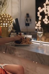 Sorry for Your Loss – S01E09 – Welcome to Palm Springs