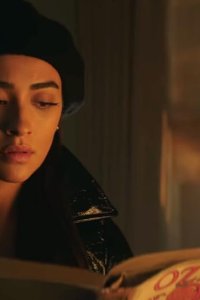 You – S01E04 – The Captain