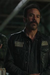 Mayans M.C. – S01E01 – Perro/Oc